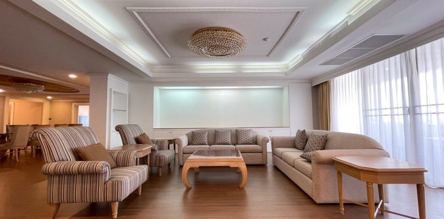 Condo in Pattaya, Thailand, 4 bedrooms  № 157591