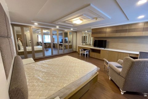 Condo in Pattaya, Thailand, 4 bedrooms  № 157591 - photo 11