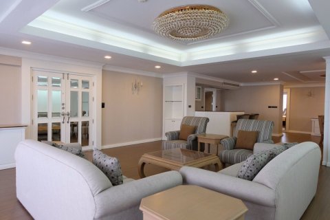 Condo in Pattaya, Thailand, 4 bedrooms  № 157591 - photo 16