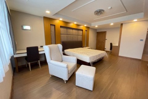 Condo in Pattaya, Thailand, 4 bedrooms  № 157591 - photo 17