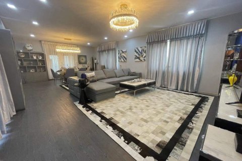 House in Pattaya, Thailand 5 bedrooms № 157593 - photo 10