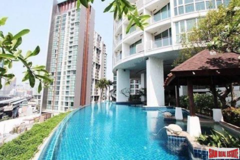 Apartment in Bangkok, Thailand 2 bedrooms № 193270