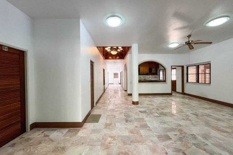 Villa in Kathu, Thailand 3 bedrooms № 159596 - photo 13