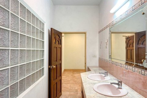Villa in Kathu, Thailand 3 bedrooms № 159596 - photo 20