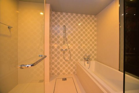 Condo in Bangkok, Thailand, 3 bedrooms  № 143184 - photo 13