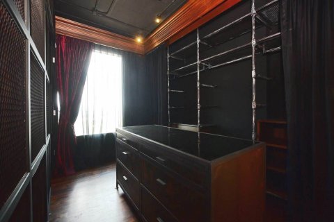 Condo in Bangkok, Thailand, 3 bedrooms  № 143184 - photo 14