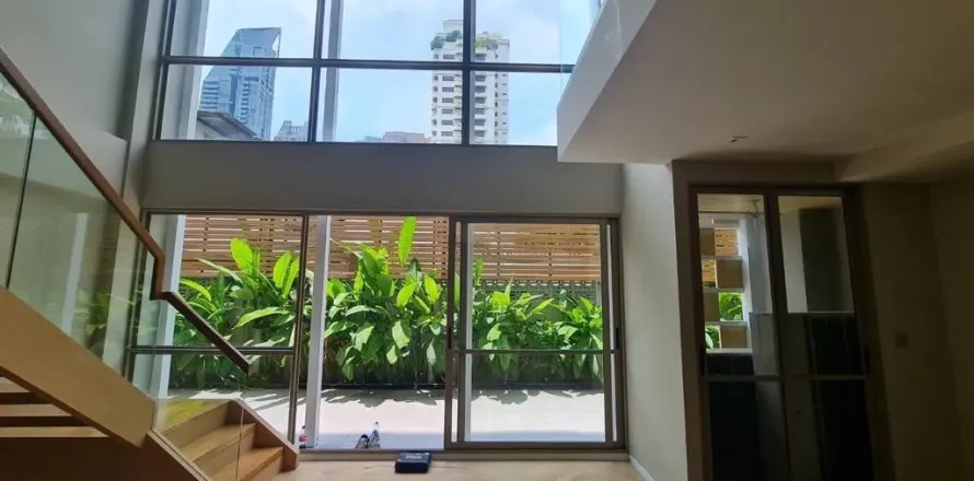 Condo in Watthana, Bangkok, Thailand, 3 bedrooms  № 159545