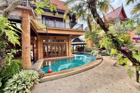Villa in Pattaya, Thailand 4 bedrooms № 172707