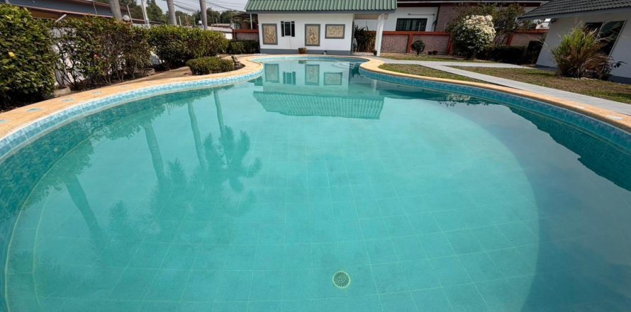 Villa in Pattaya, Thailand 6 bedrooms № 162905