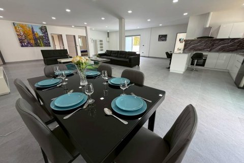 Villa in Pattaya, Thailand 6 bedrooms № 162905 - photo 5