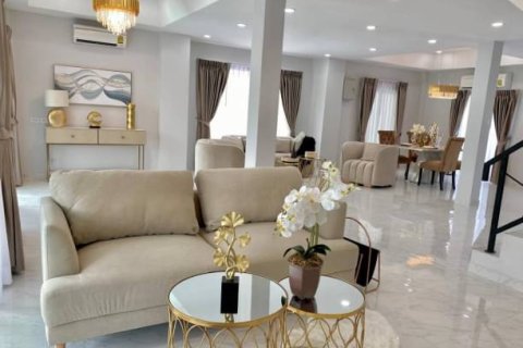 House in Pattaya, Thailand 5 bedrooms № 157787 - photo 4