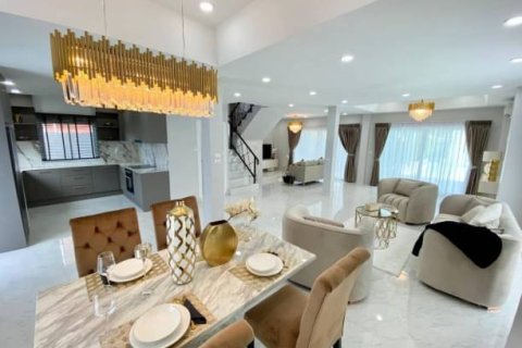 House in Pattaya, Thailand 5 bedrooms № 157787 - photo 9
