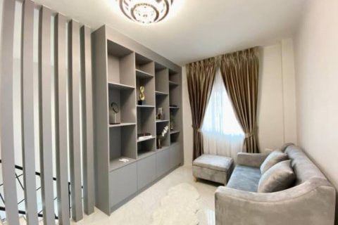 House in Pattaya, Thailand 5 bedrooms № 157787 - photo 5