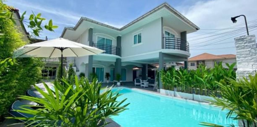 House in Pattaya, Thailand 5 bedrooms № 157787