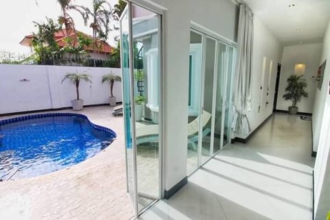 House in Pattaya, Thailand 6 bedrooms № 157786 - photo 3