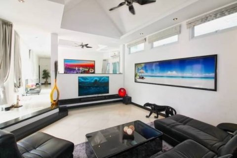 House in Pattaya, Thailand 6 bedrooms № 157786 - photo 4