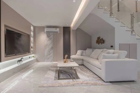 House in Pattaya, Thailand 5 bedrooms № 157785 - photo 5