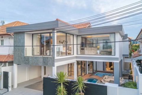 House in Pattaya, Thailand 5 bedrooms № 157785 - photo 1