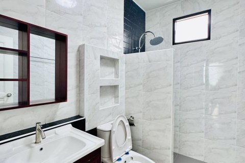 House in Chiang Mai, Thailand 4 bedrooms № 156196 - photo 14