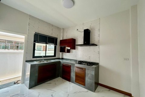 House in Chiang Mai, Thailand 4 bedrooms № 156196 - photo 4