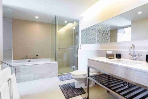 Condo in Thonburi, Bangkok, Thailand, 1 bedroom № 183351 - photo 8