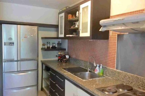 Condo in Bangkok, Thailand, 2 bedrooms № 183349 - photo 3