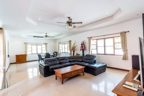 Villa in Hua Hin, Thailand 3 bedrooms № 168784 - photo 5