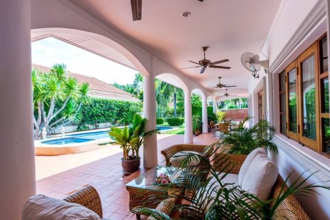Villa in Hua Hin, Thailand 3 bedrooms № 168784 - photo 2