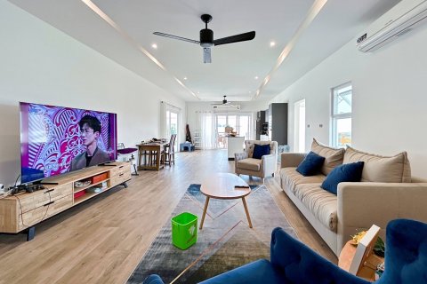 Villa in Hua Hin, Thailand 3 bedrooms № 168787 - photo 2