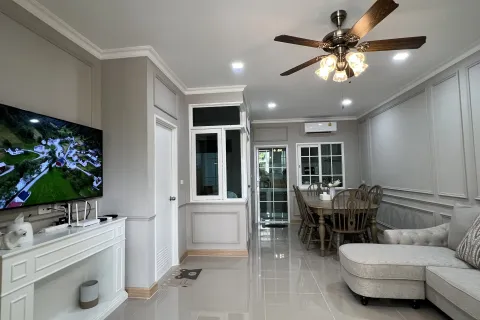 Townhouse in Nong Khaem, Bangkok, Thailand 4 bedrooms № 170833 - photo 1