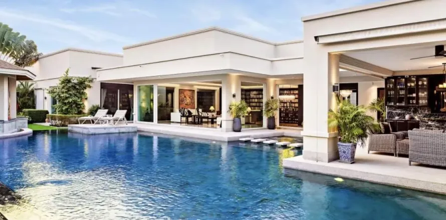 Вилла в Паттайе, Таиланд с 8 спальнями  № 170832