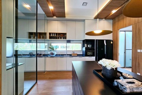 House in Bangkok, Thailand 4 bedrooms № 181127 - photo 9