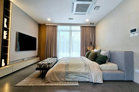 House in Bangkok, Thailand 4 bedrooms № 181127 - photo 20