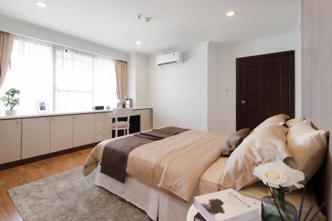 Condo in Bangkok, Thailand, 3 bedrooms  № 181125 - photo 18