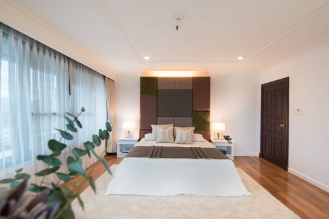 Condo in Bangkok, Thailand, 3 bedrooms  № 181125 - photo 11