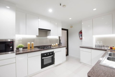 Condo in Bangkok, Thailand, 3 bedrooms  № 181125 - photo 8