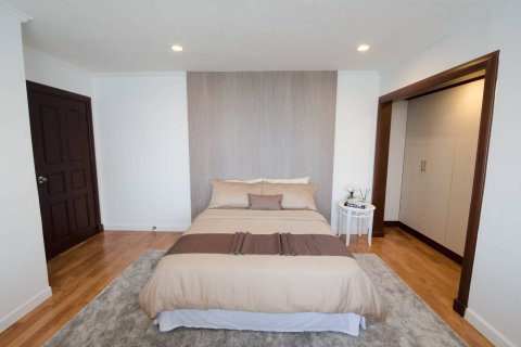 Condo in Bangkok, Thailand, 3 bedrooms  № 181125 - photo 19