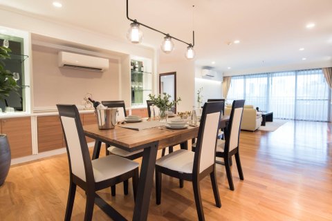 Condo in Bangkok, Thailand, 3 bedrooms  № 181125 - photo 1