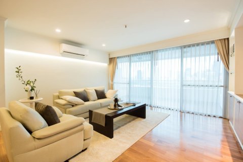 Condo in Bangkok, Thailand, 3 bedrooms  № 181125 - photo 3