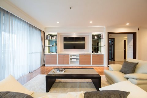 Condo in Bangkok, Thailand, 3 bedrooms  № 181125 - photo 4