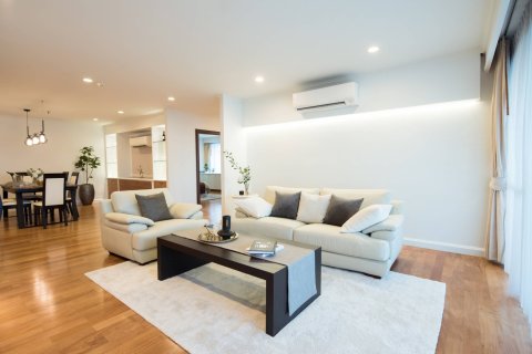 Condo in Bangkok, Thailand, 3 bedrooms  № 181125 - photo 2
