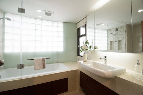 Condo in Bangkok, Thailand, 3 bedrooms  № 181125 - photo 23