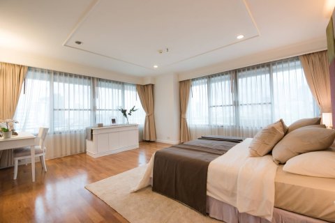 Condo in Bangkok, Thailand, 3 bedrooms  № 181125 - photo 12