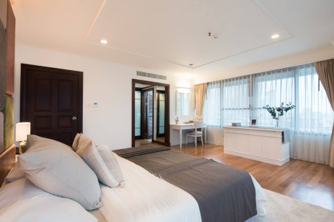 Condo in Bangkok, Thailand, 3 bedrooms  № 181125 - photo 13
