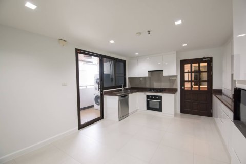 Condo in Bangkok, Thailand, 4 bedrooms  № 181124 - photo 5