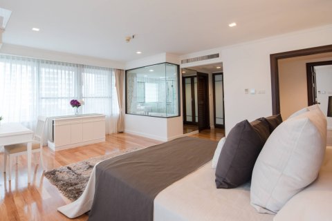 Condo in Bangkok, Thailand, 4 bedrooms  № 181124 - photo 13