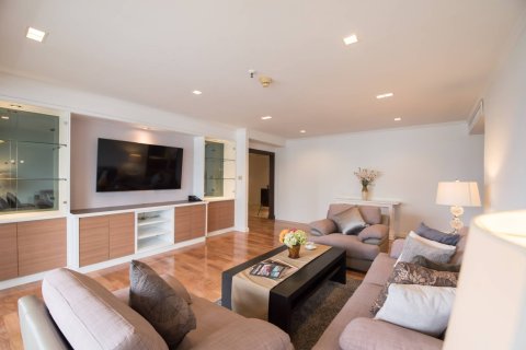 Condo in Bangkok, Thailand, 4 bedrooms  № 181124 - photo 1
