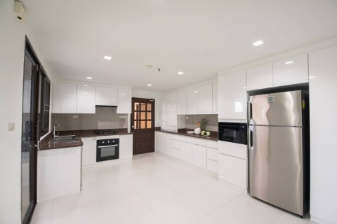 Condo in Bangkok, Thailand, 4 bedrooms  № 181124 - photo 6