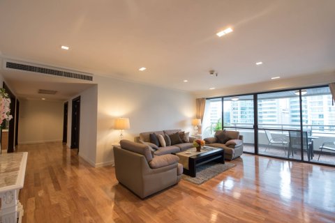 Condo in Bangkok, Thailand, 4 bedrooms  № 181124 - photo 2