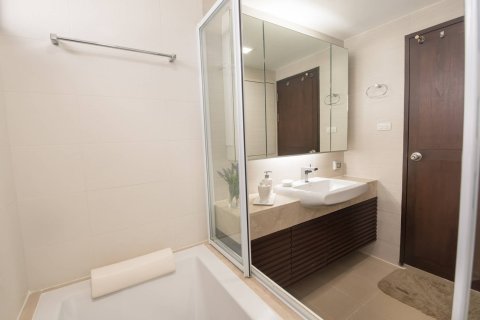 Condo in Bangkok, Thailand, 4 bedrooms  № 181124 - photo 16